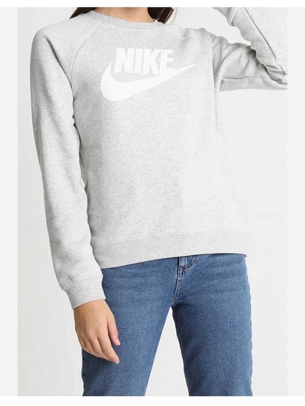 Nike Women’s Heather Grey Crewneck Sweatshirt
